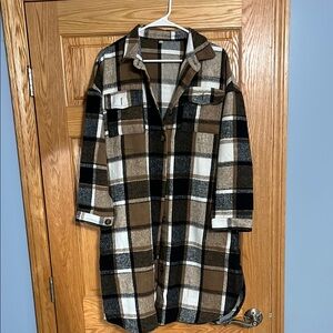 Black and Brown Utility Jacket for Outdoor Adventures